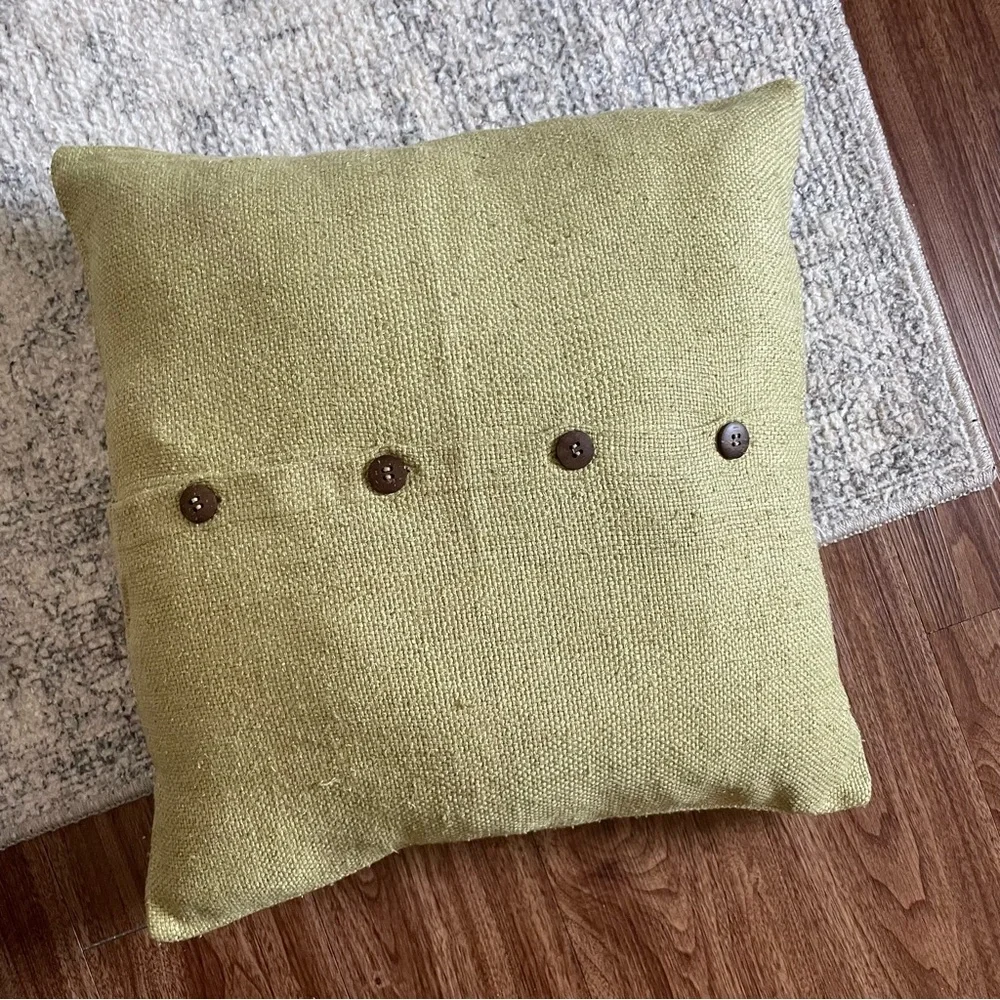 West Elm green 💯 woven silk pillow 20x20 with wood buttons FREE insert